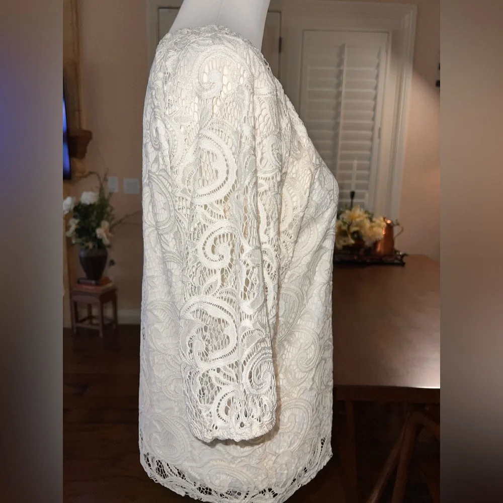 Adrianna Papell white Lace Blouse. Size M